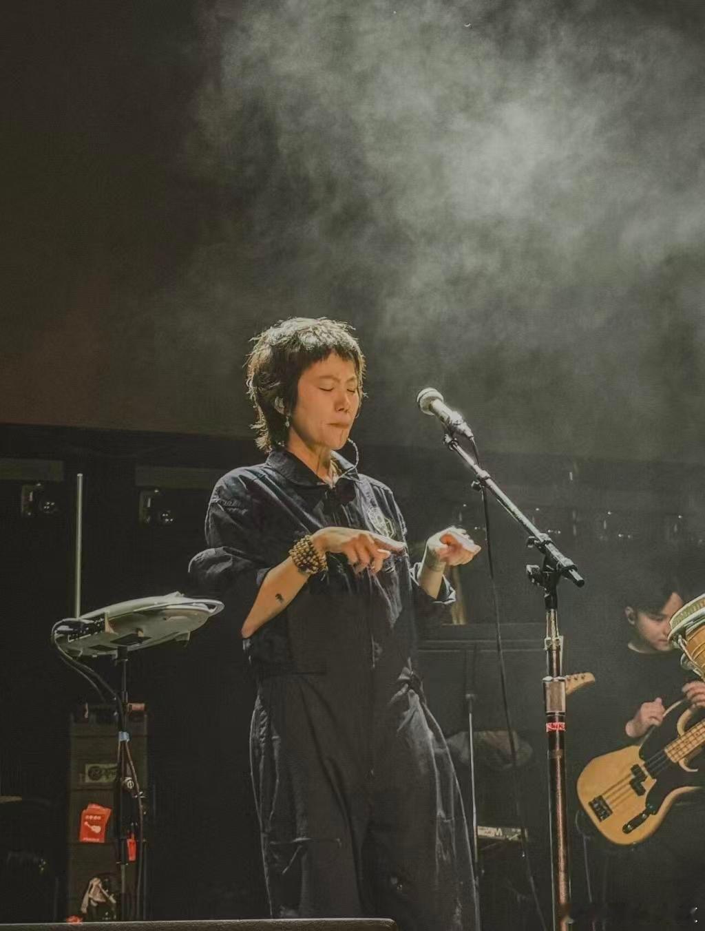 歌手排名 结果出来挺唏嘘的，明明现场演绎格外出彩，却还是没能晋级。竞技本就有得有