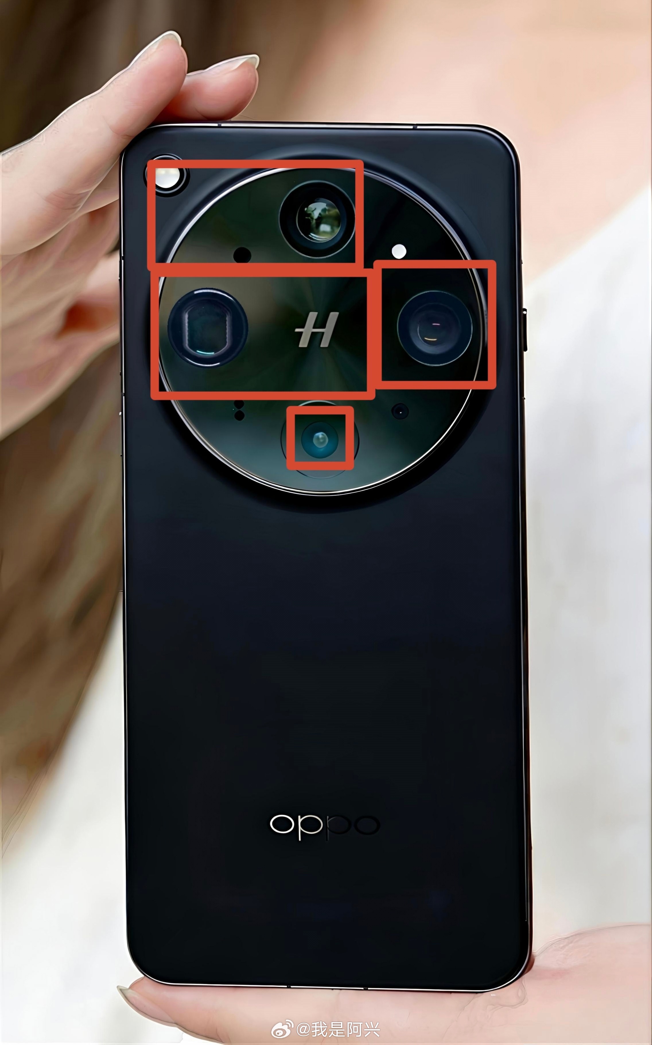 这或许可能就是闪光灯凸起的一个原因。 