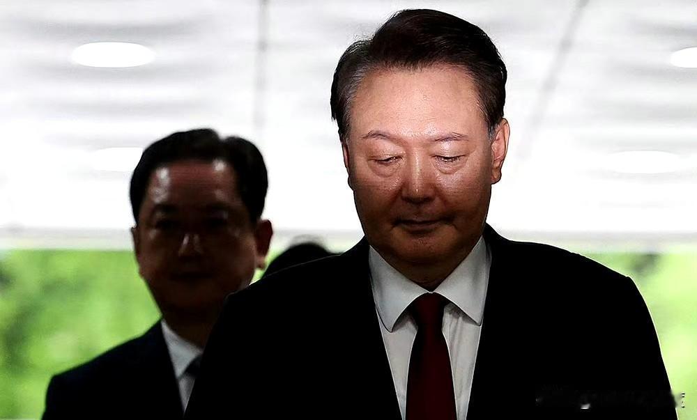 尹锡悦这次被判了30年比较重，主要是罪名已经是“叛国罪”的范畴了！
核心的事件是