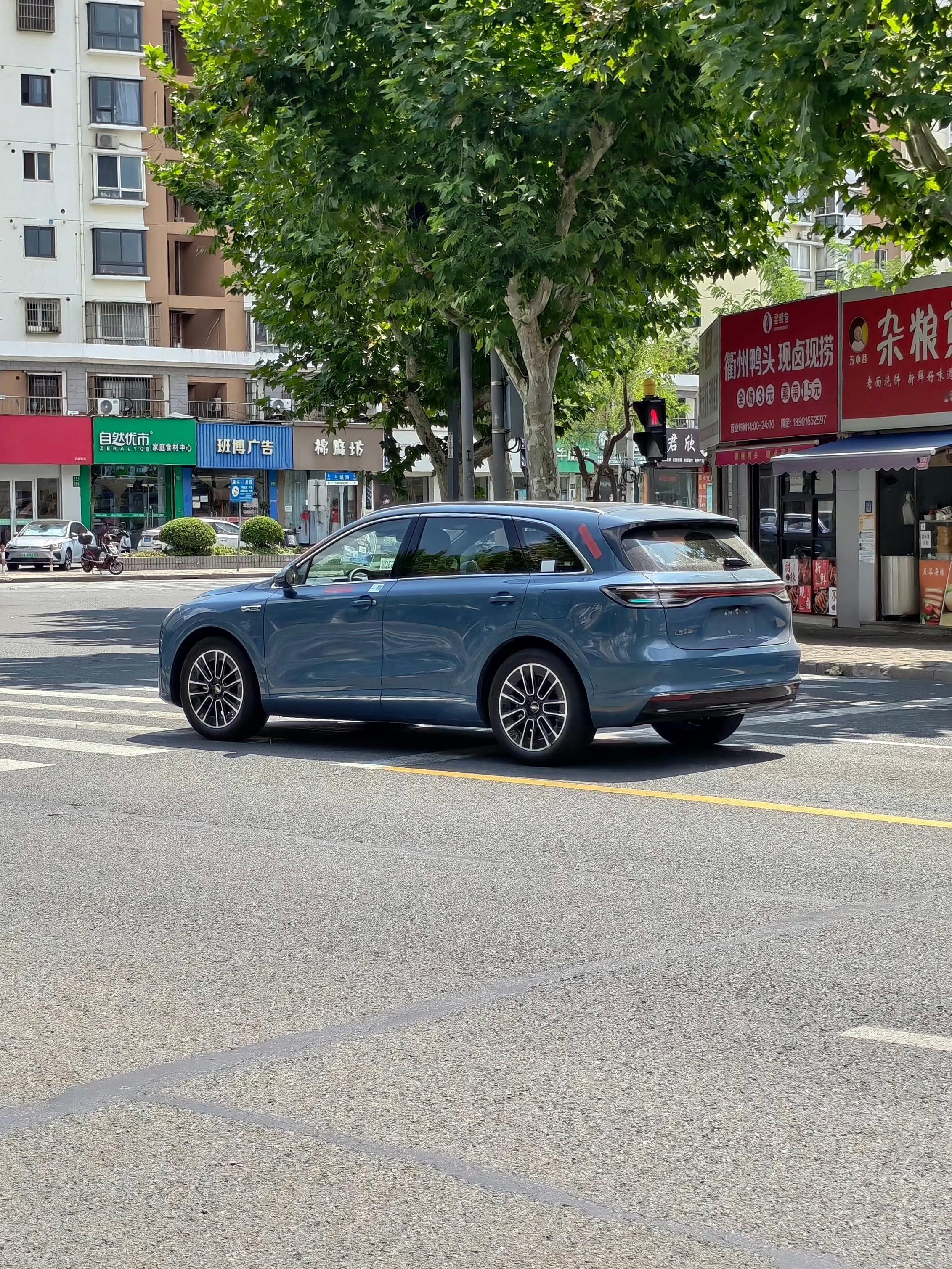 尚界H5实车上路这个档次感如何？像不像一台15~20万元左右的车[吃瓜] ​​​