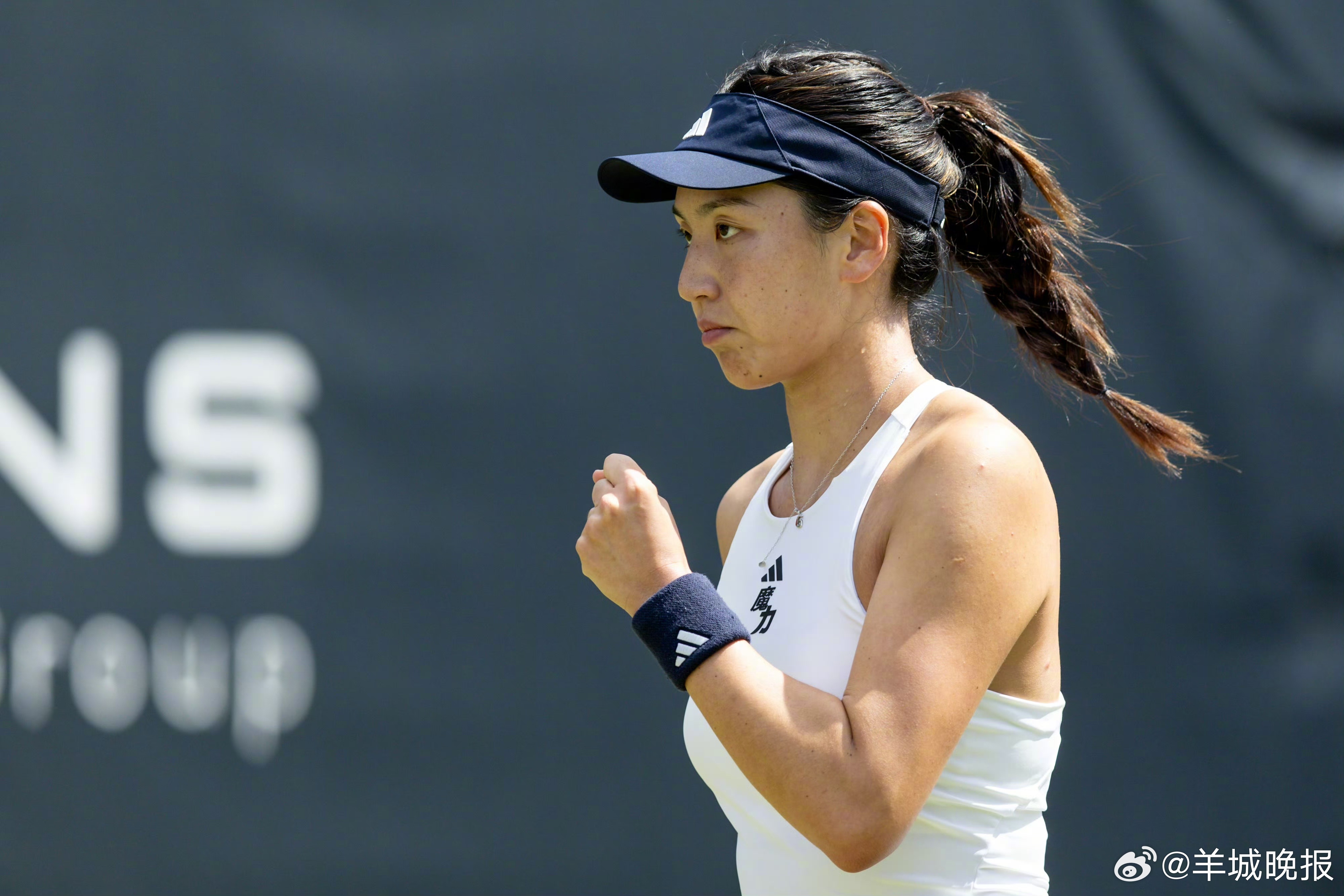 【#王欣瑜草地赛季首胜#】北京时间6月22日，WTA500巴特洪堡站女单首轮，中
