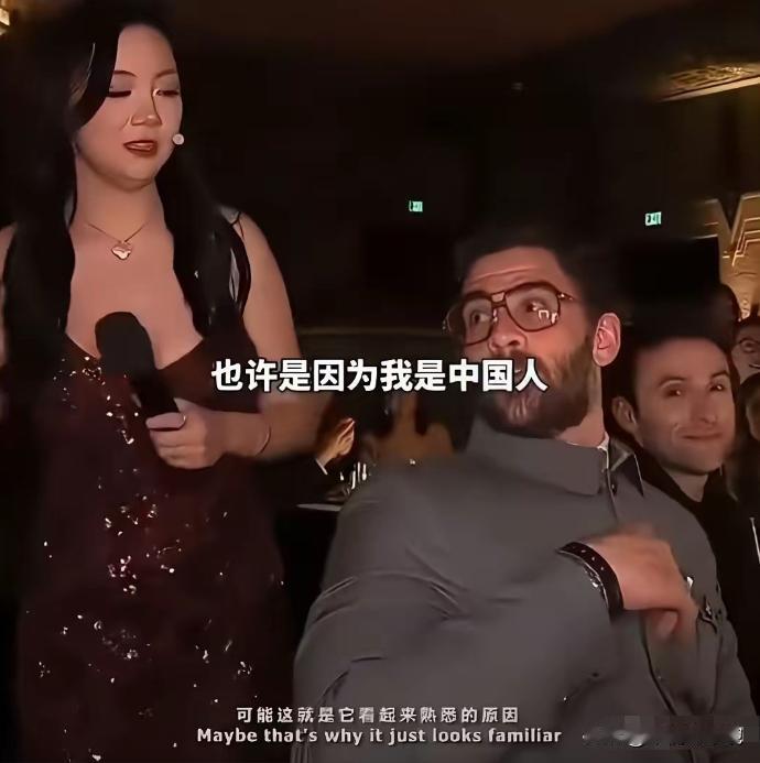 谁能想到，这位穿中山装的美国博主哈桑，竟让自以为高高在上的美裔华人无地自容。
华