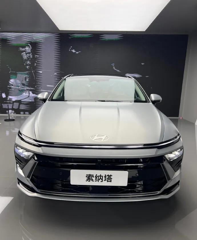 家里打算给自己买车了，20万以下有推荐的吗？我比较注重外观和配置，目前看上索纳塔