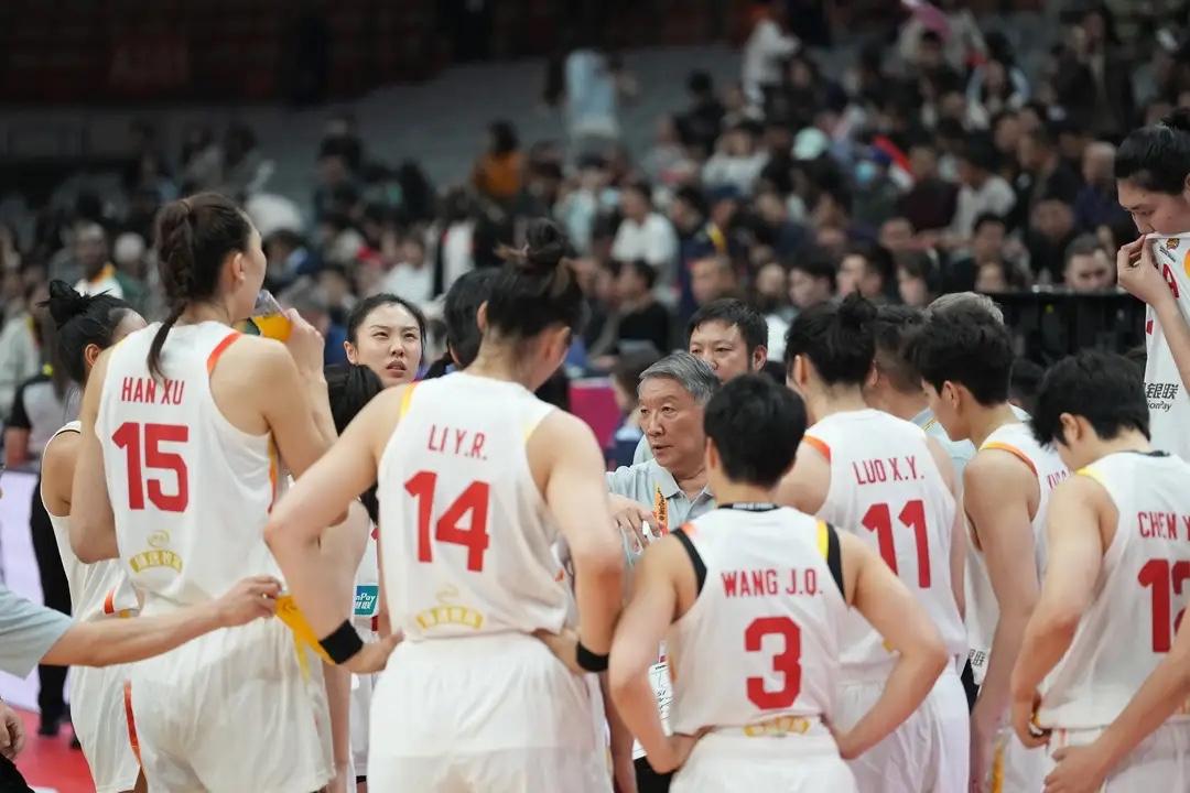 今晚中国女篮的首发肯定会有变化

首先是对手不一样，比利时女篮的实力是中国女篮在