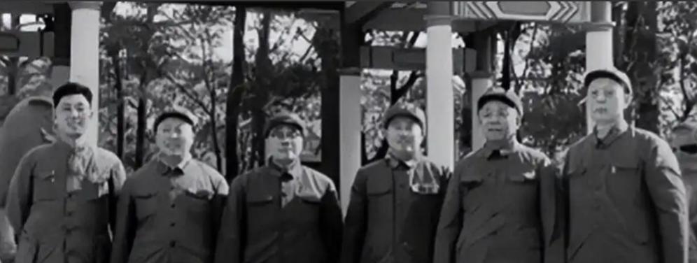 韩先楚和冼恒汉在兰州军区斗了四年，谁也压不住谁。1977年中央突然调来一位老将，