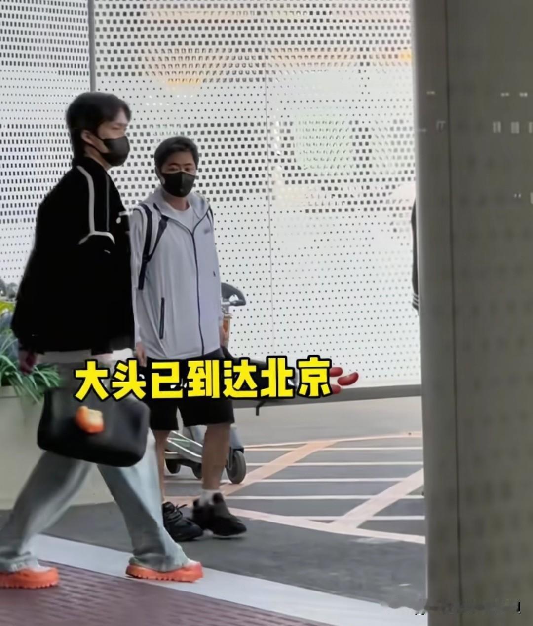 找了好几个小时没找到她，但看到了头哥，且有一个亮点大家肯定注意到了吧。

国乒提