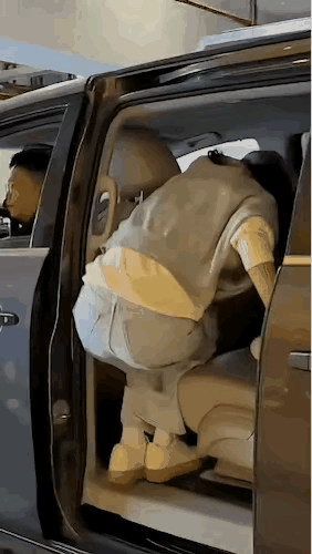 此女子凭一己之力
搅得半个娱乐圈
不得安宁