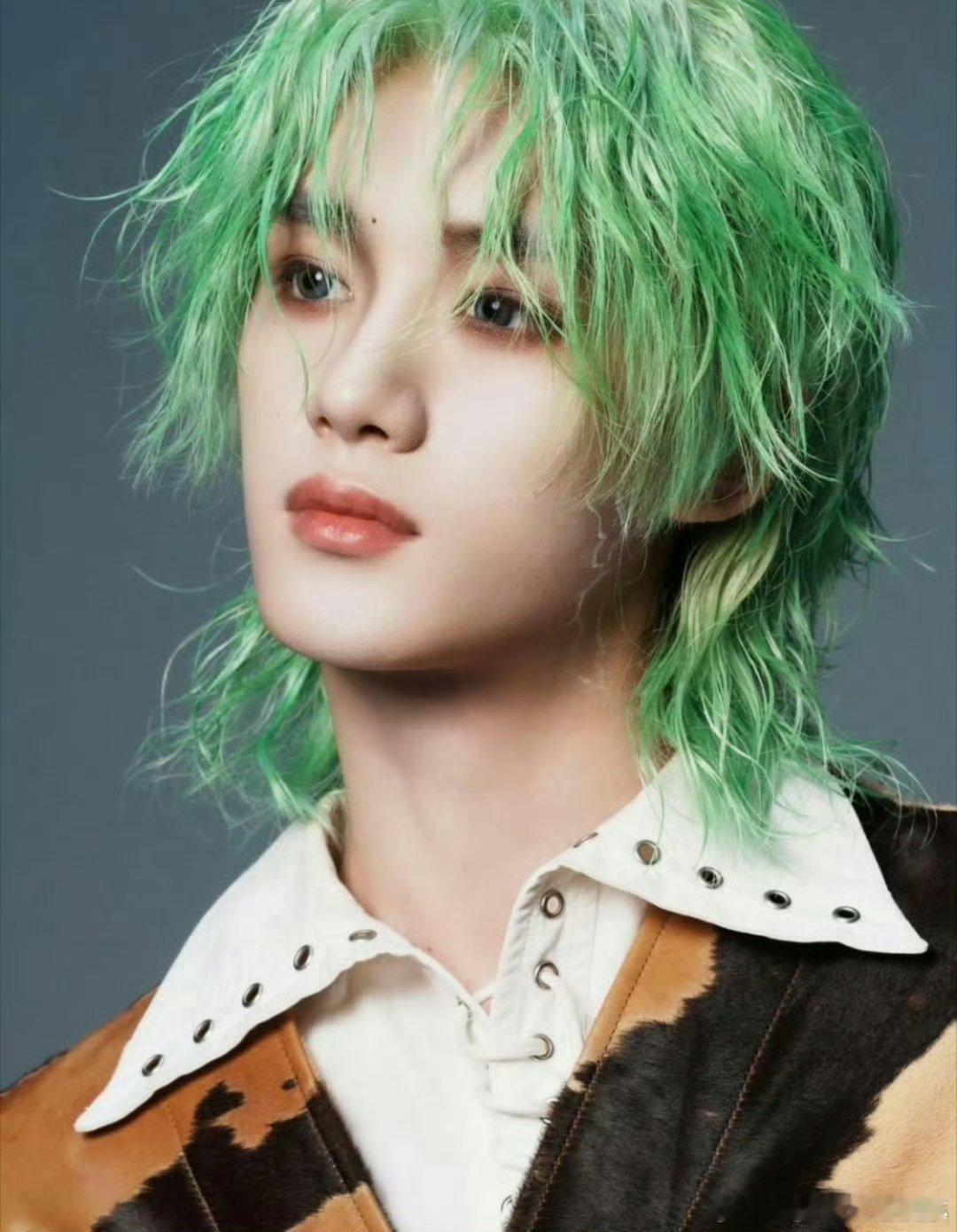 丁程鑫绿发绿瞳丁程鑫真的染绿发了 太喜欢了 