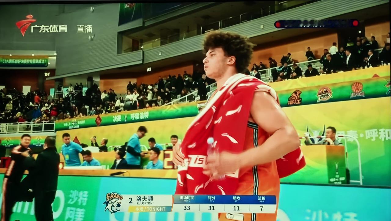 看不到胜出的希望！
洛夫顿19投12中拿到31+7+11，怀特赛德8投6中拿到1