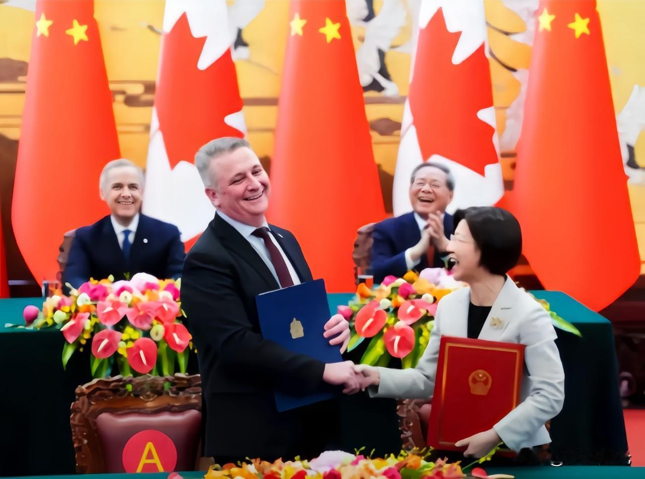 看看现场笑得合不拢嘴的样子，加拿大这次是真的想通了。

一纸合约签下来，这就不仅