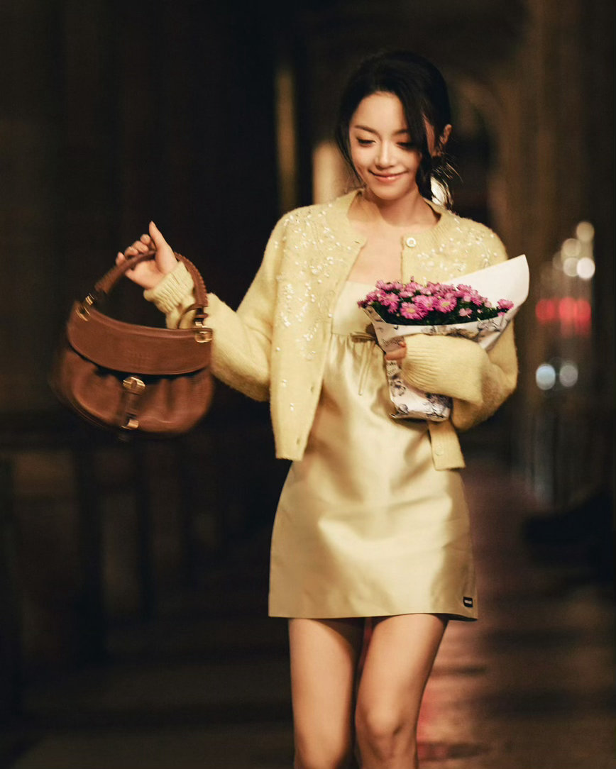 MiuMiu时装秀出图造型好好看MiuMiu时装秀出图MiuMiu大秀造型 ​​