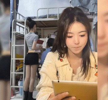 网友:一看到她们打架我就知道事情不简单，果然叫我猜对了，她们这是擦了一个很新的边