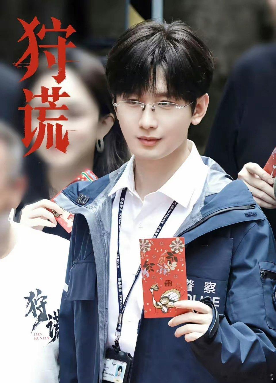 成毅新剧《狩谎》今天（7月3日）正式开机了！又是一部悬疑剧，这是他首次挑战港风悬