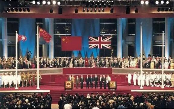 当年条约写得明明白白，按照近代殖民世界的惯例，割出去的领土几乎没有回头的可能。