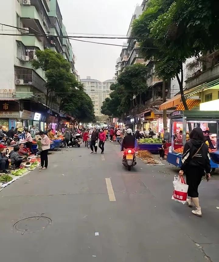 儿子成家后，每年都带着一家四口去丈母娘家过年，把自己的父母独自留在家里，这一情况