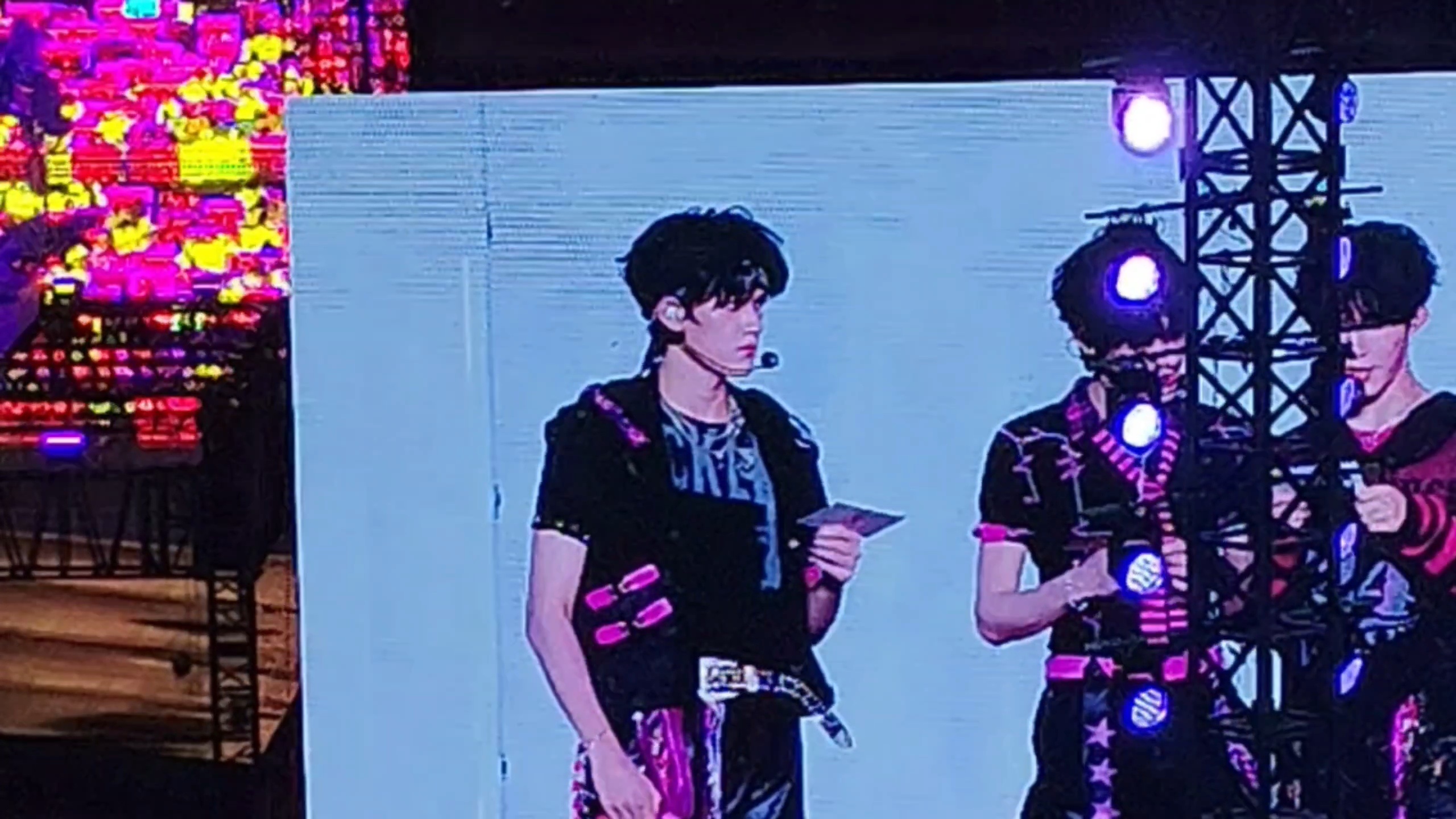紧致小脸我真的说腻了。好帅好帅好帅张极05后第一男歌手 ​​​