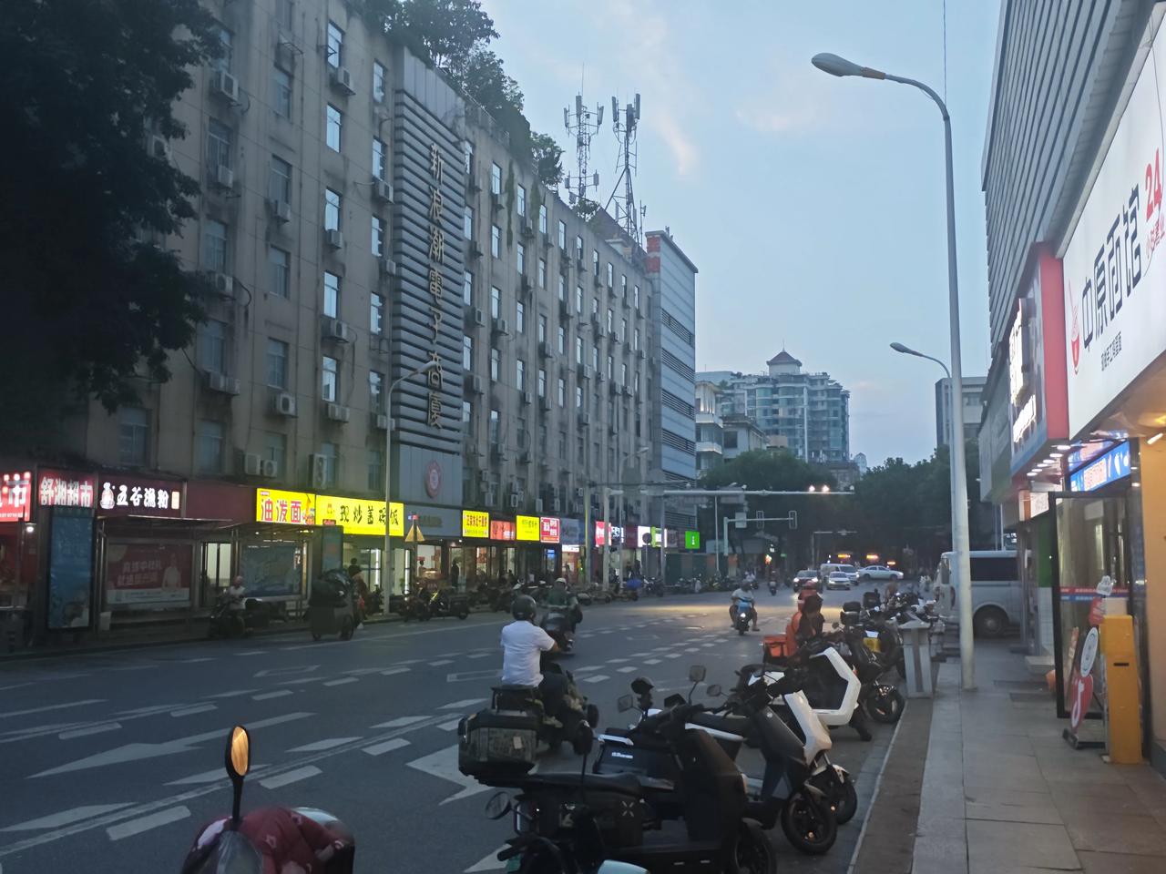 1986年入职，2026年副高5级退休，养老金能拿多少？

时光荏苒，对于198