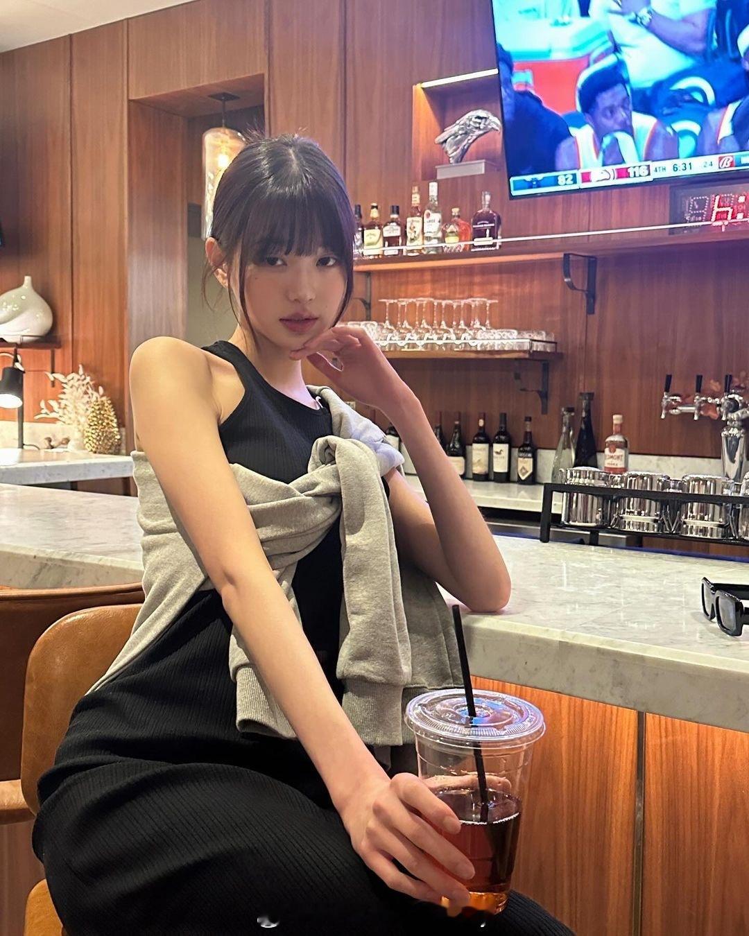 张元英ins近照，长发vs短发~ ​​​