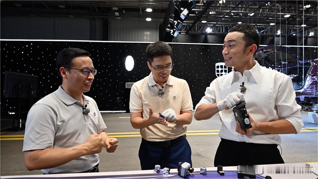 华为乾崑智驾ADS 5全网首测。央视《超凡一步 | 中国汽车新跨越》直播刷屏全网