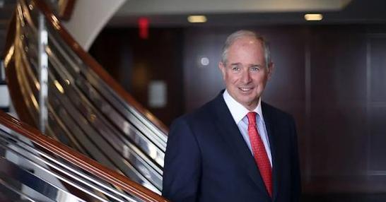 美国超级富豪苏世民，曾公开放话：“美国正在把中国逼成无法战胜的对手！”随后，他捐