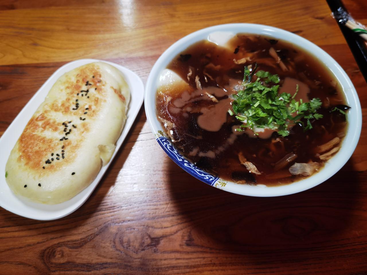 又吃了一次豆腐脑烧饼，4.5元，挺好吃