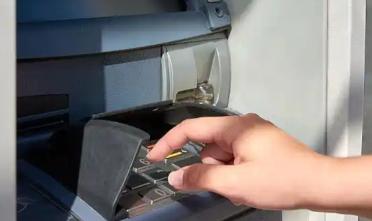 新疆乌鲁木齐，女子6年时间陆陆续续给母亲转了200万元，母亲多次承诺：这些钱帮你