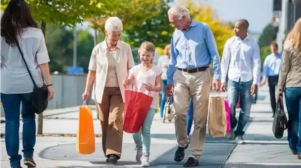 全球人口结构确实跨过了一个历史节点，美国人口普查局最新《An Aging Wor