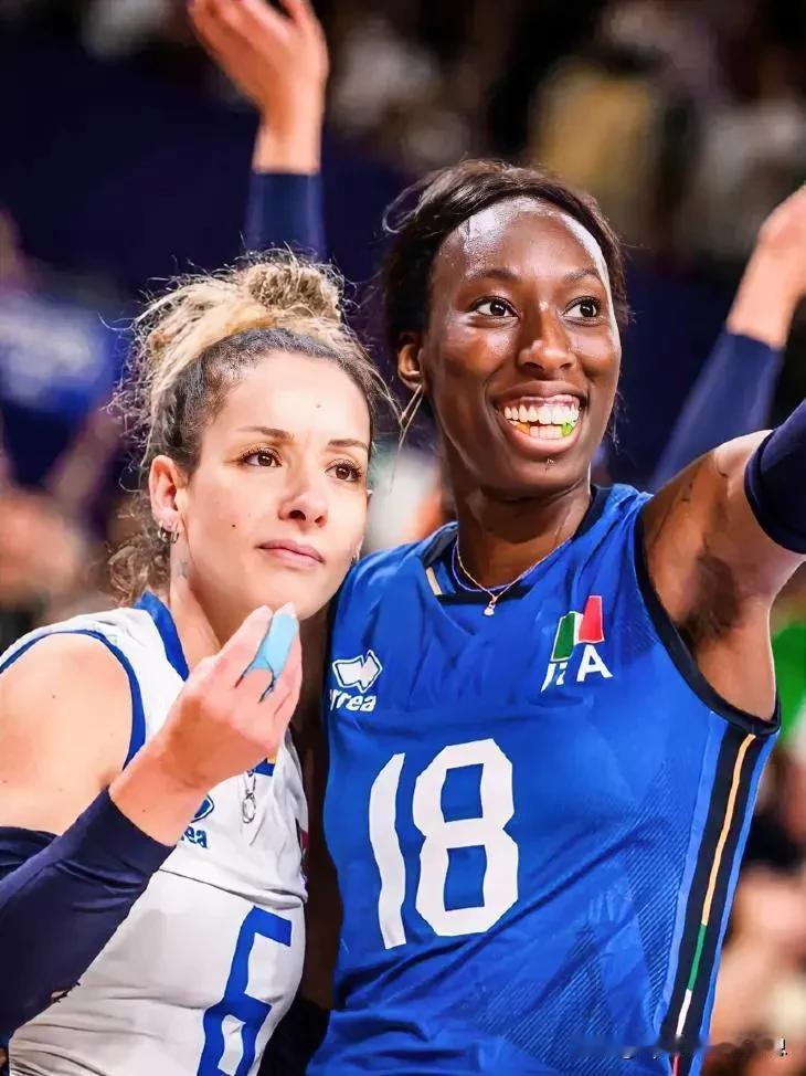 巴黎奥运会最新赛况，李雯雯举重夺金，美国女排0-3不敌意大利，中美金牌榜，40-