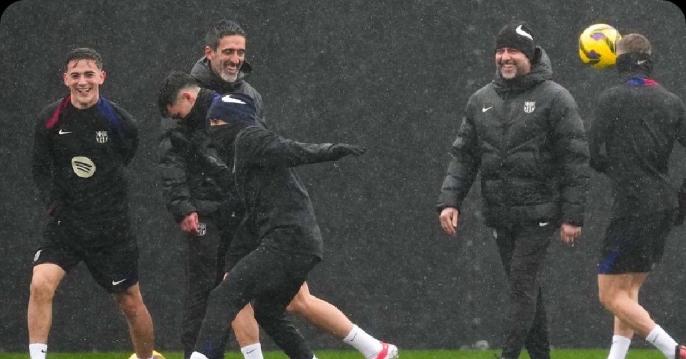 世体：弗里克在昨天的训练中尝试了这个阵型： 什琴斯尼 - 福特、库巴西、埃里克·