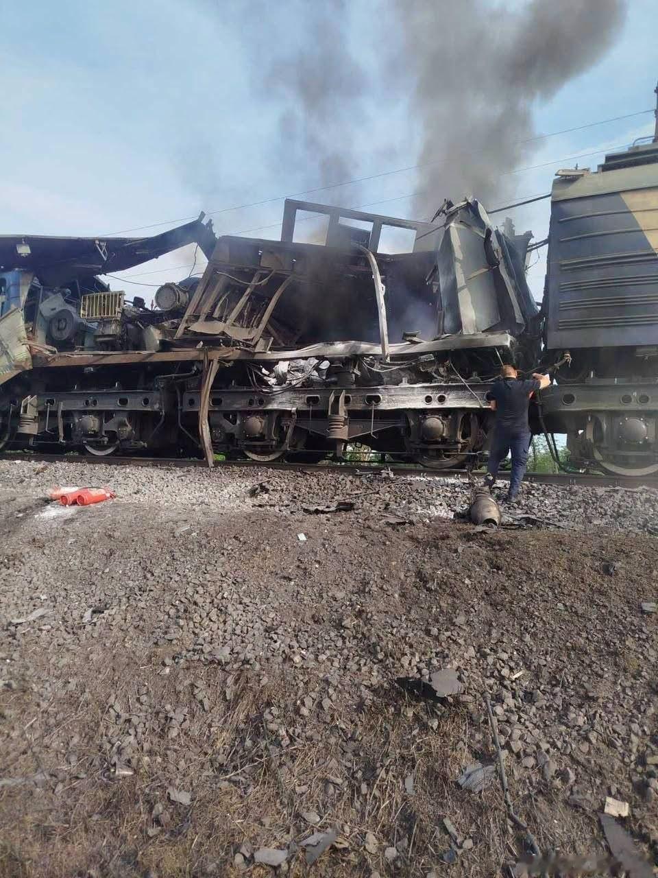 俄羅斯無人機襲擊烏克蘭第聶伯羅彼得羅夫斯克州貨運列車機車烏克蘭方面表示，一架俄羅
