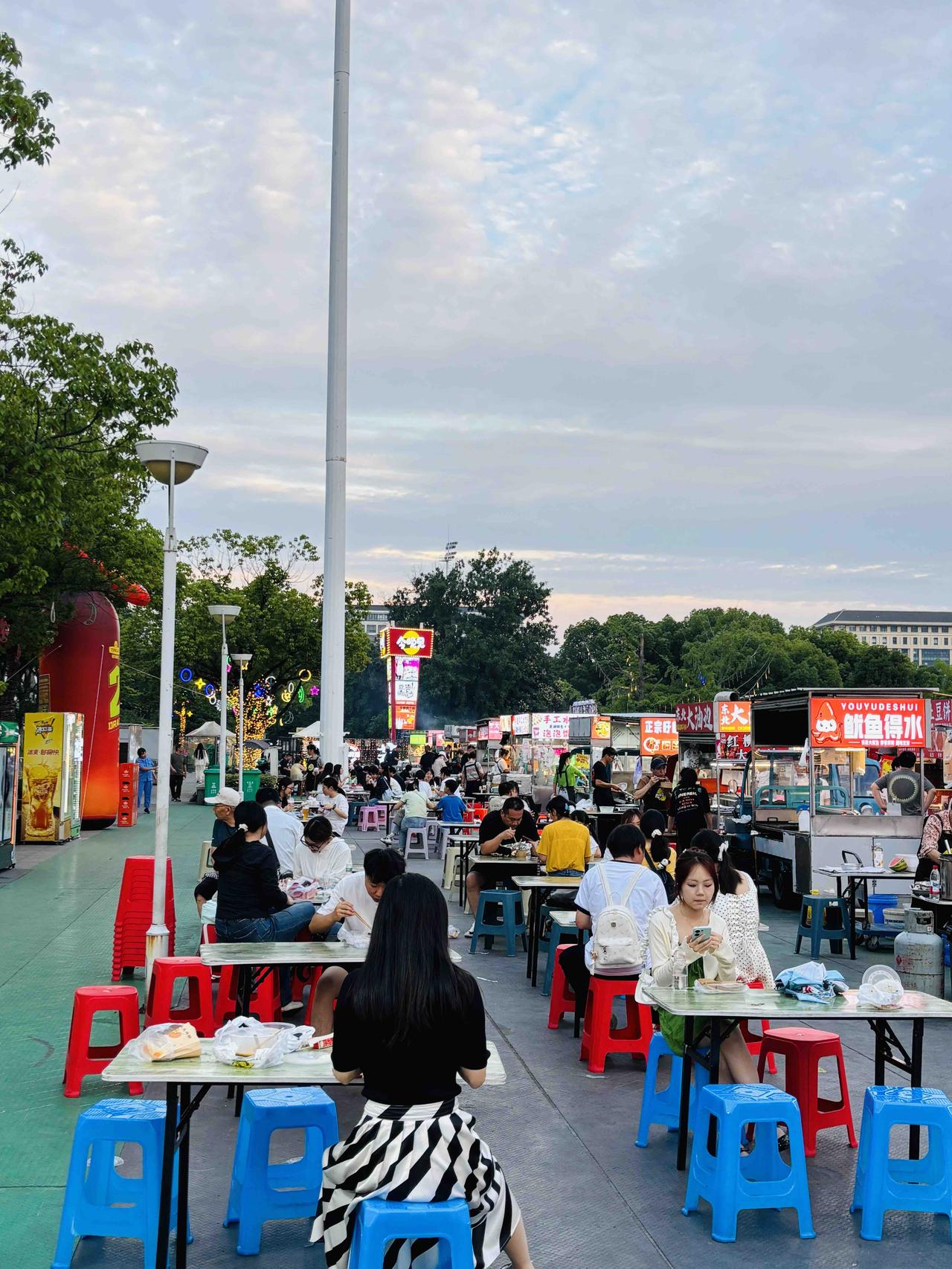来芜湖“今晚见夜市”
打卡巨型青岛29天生啤🍻