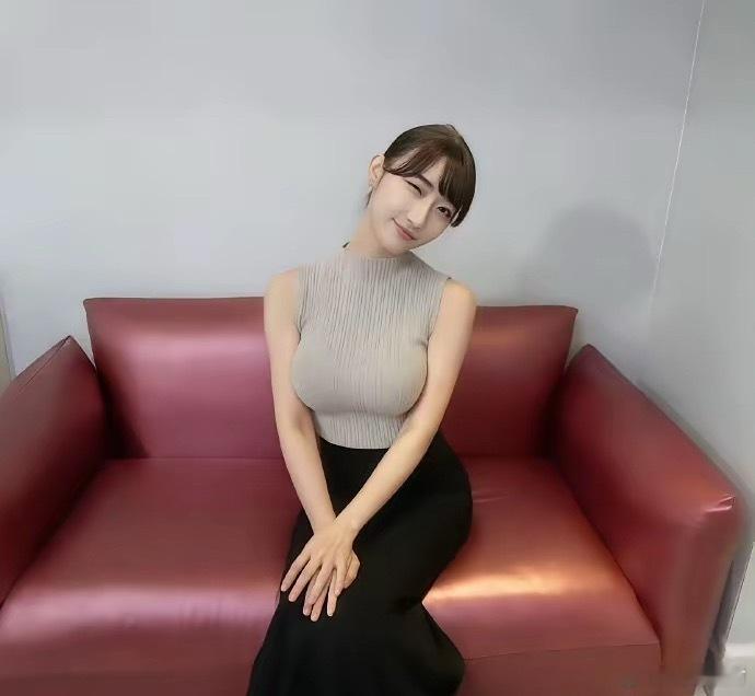 嘴边的沉默写着分寸，眼底的清澈写着看透！ 