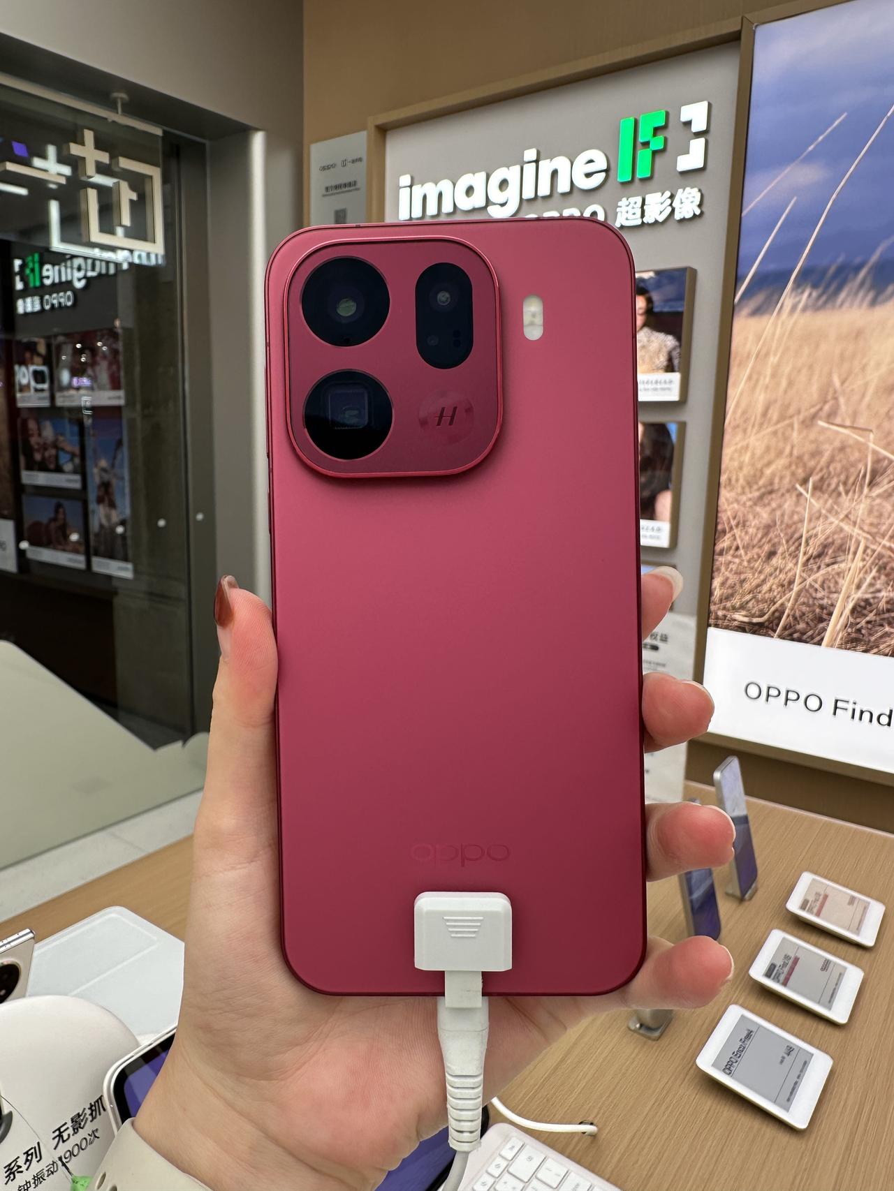 OPPO Find X9和OPPO Find X9 Pro已经在OPPO门店展出