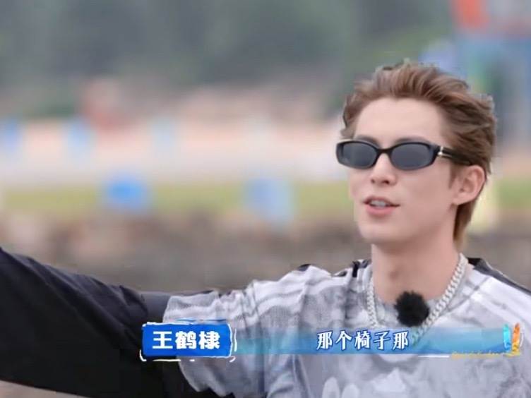 王鹤棣成徐志胜站哥王鹤棣拍照情绪价值这一块先给的很足，先肯定后调动情绪，王鹤棣你