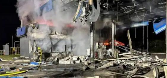“炸！炸！炸！”当地时间2026年6月29日深夜到30日，俄罗斯空天军对乌克兰全