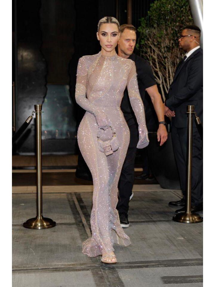 金·卡戴珊腰臀太肥美了 