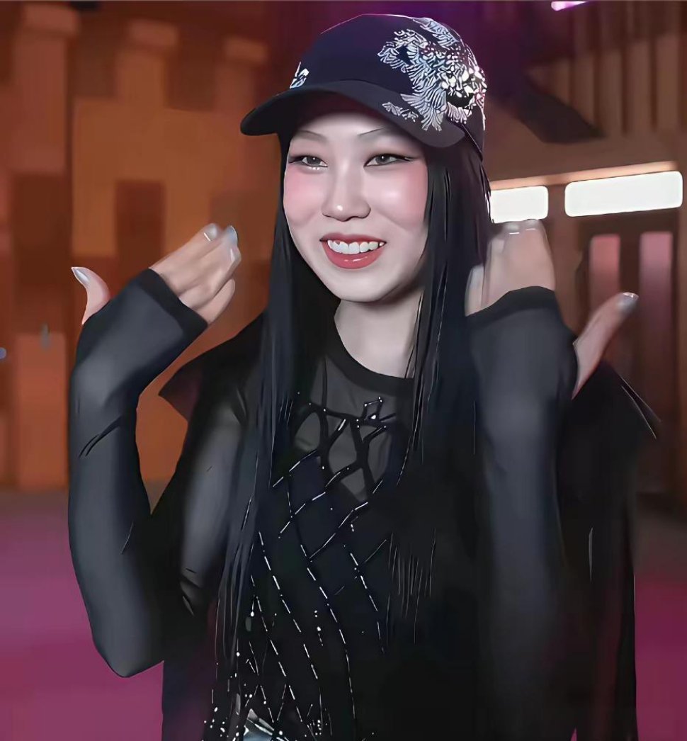谁能想到这是小沈阳的女儿啊！韩国出道后的造型也太不一样了，乍一看真没认出来，这风