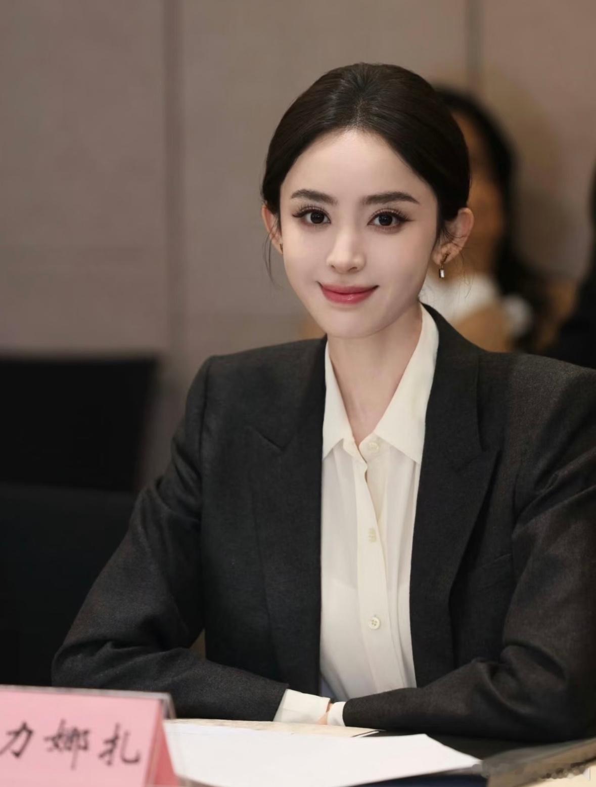 娜扎顶光极致怼脸状态娜扎央视镜头认证过的脸 ​​​