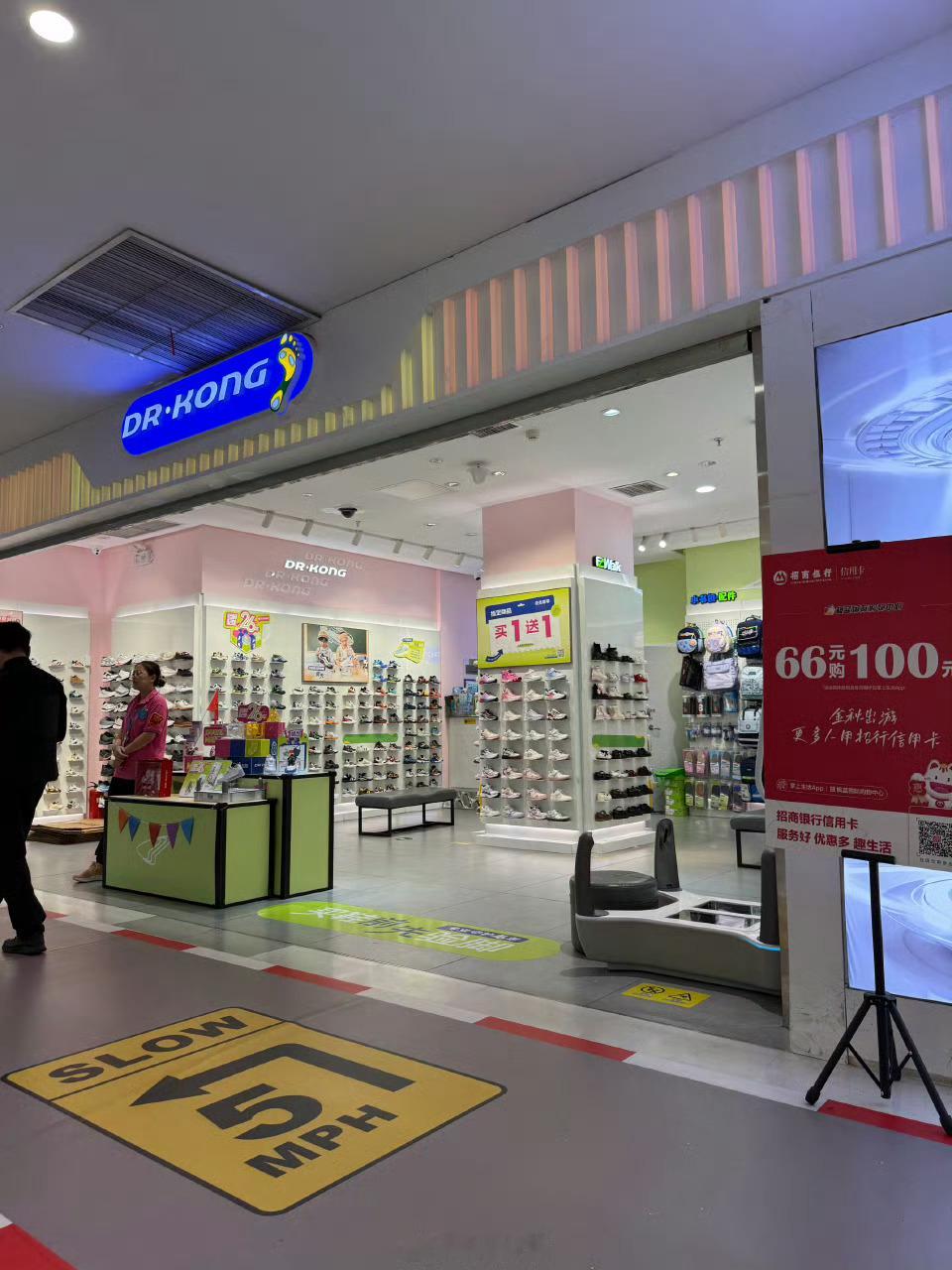 周末逛商场，发现几年前给孩子买的泰兰尼斯江博士这些品牌，当时价位都是百元级别，现