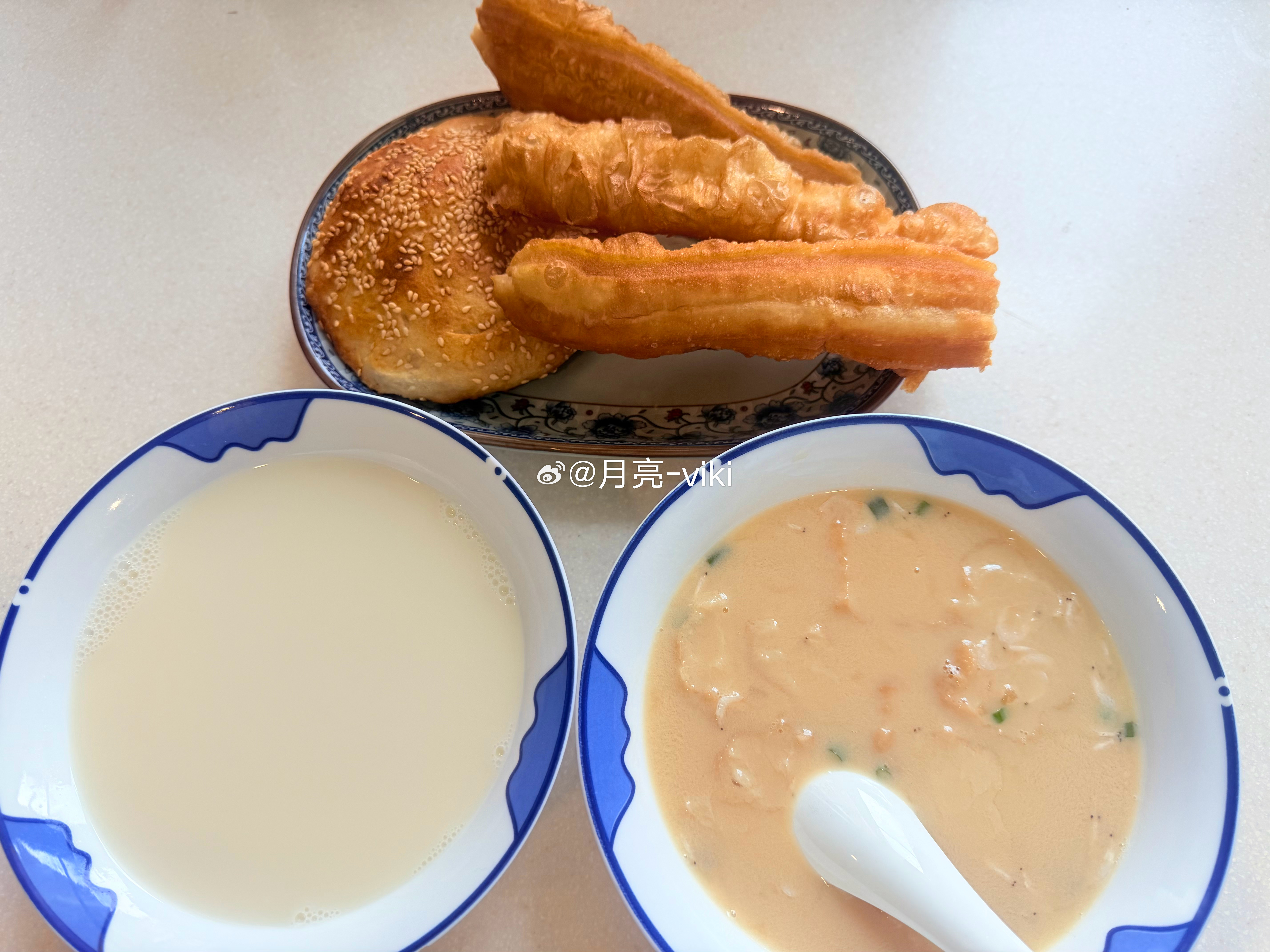 早餐 | | 甜豆浆～咸豆浆～甜大饼～油条～早上好，嘻嘻`(*∩_∩*)′成年人