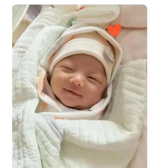 2026年，汪小菲在医院直播时展现出了超真实的一面，面对镜头毫无伪装。此前张兰给