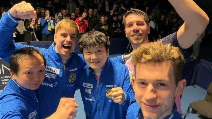 吴敬平晒樊振东生日照生日快乐宝宝