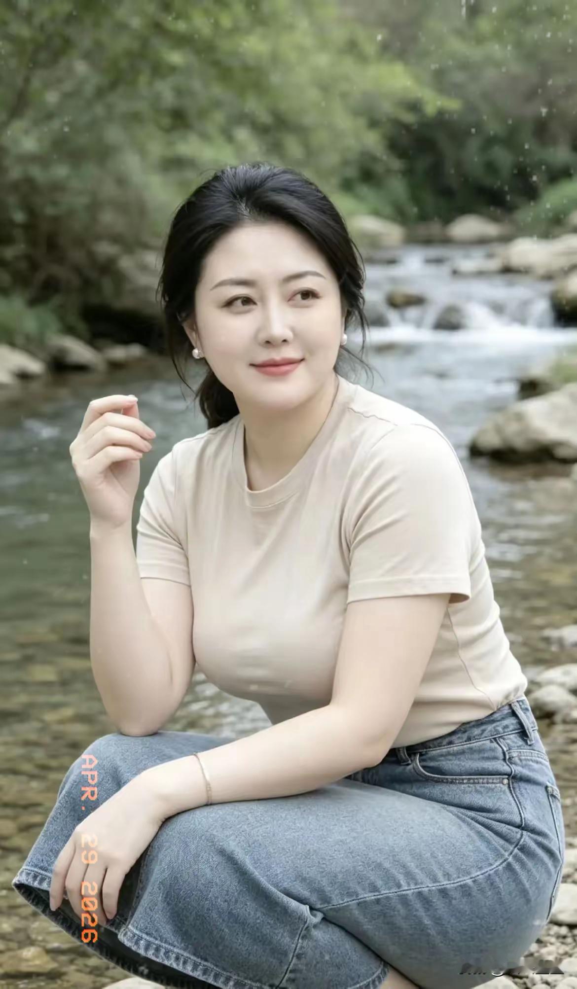 人到晚年，找个贴心老伴真的太重要了，这才是晚年生活最实在的底气。
 
子女再孝顺