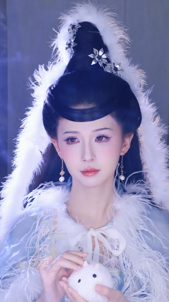 宝莲灯嫦娥仿妆＂嫦娥心里只有一人＂