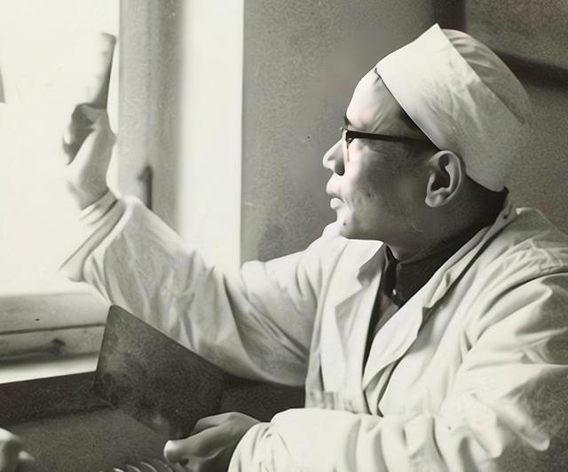 1950年，广西悍匪头子被判死刑，为了活命，他交出了独门秘方，竟救治了数万名抗美