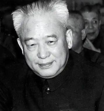 [中国赞]1960年，石油部长余秋里为救大庆油田，请求罗瑞卿派飞机运5吨焊条，却