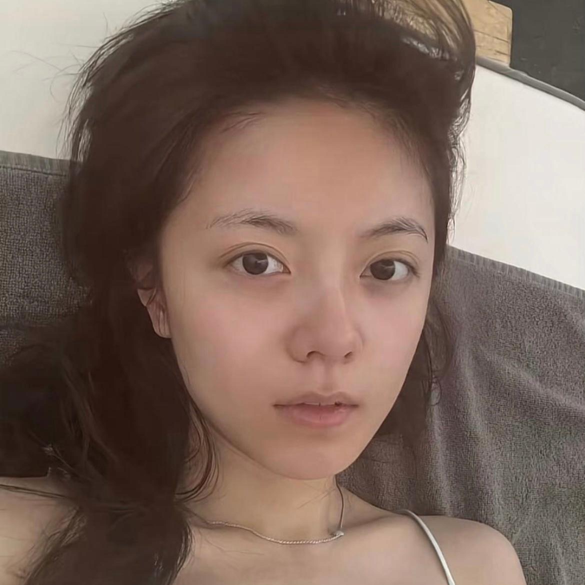 女明星的素颜照，感觉和化完妆后没什么区别 ​​​