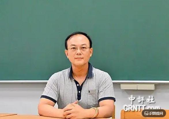 "两岸统一之后，我建议：
第一，过渡期内解放军暂不进驻台湾；
第二，保留台湾既有