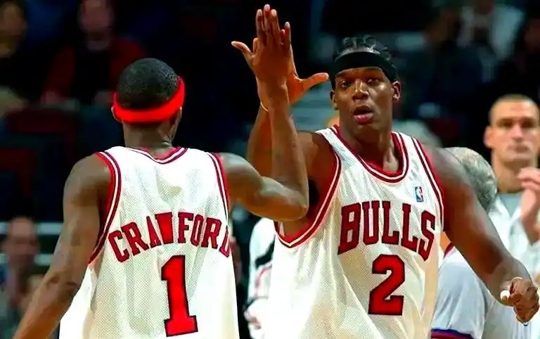 什么是内线肥核？大概从01年崛起的兰多夫开始，NBA多了一条鄙视链赛道：常年数据