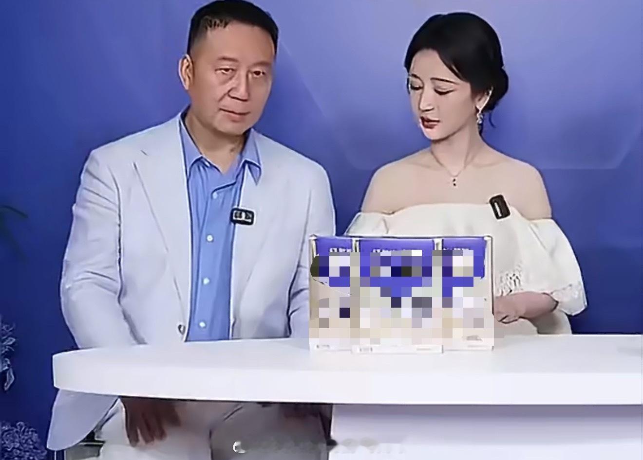 杨紫 把腿合上果真严格的女儿，听话的爸！一句“把腿合上”画面感直接有，这父女日常
